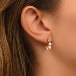 Mini boucles d'oreilles créoles Panarea tissées de perles de rivière - blanc Perle