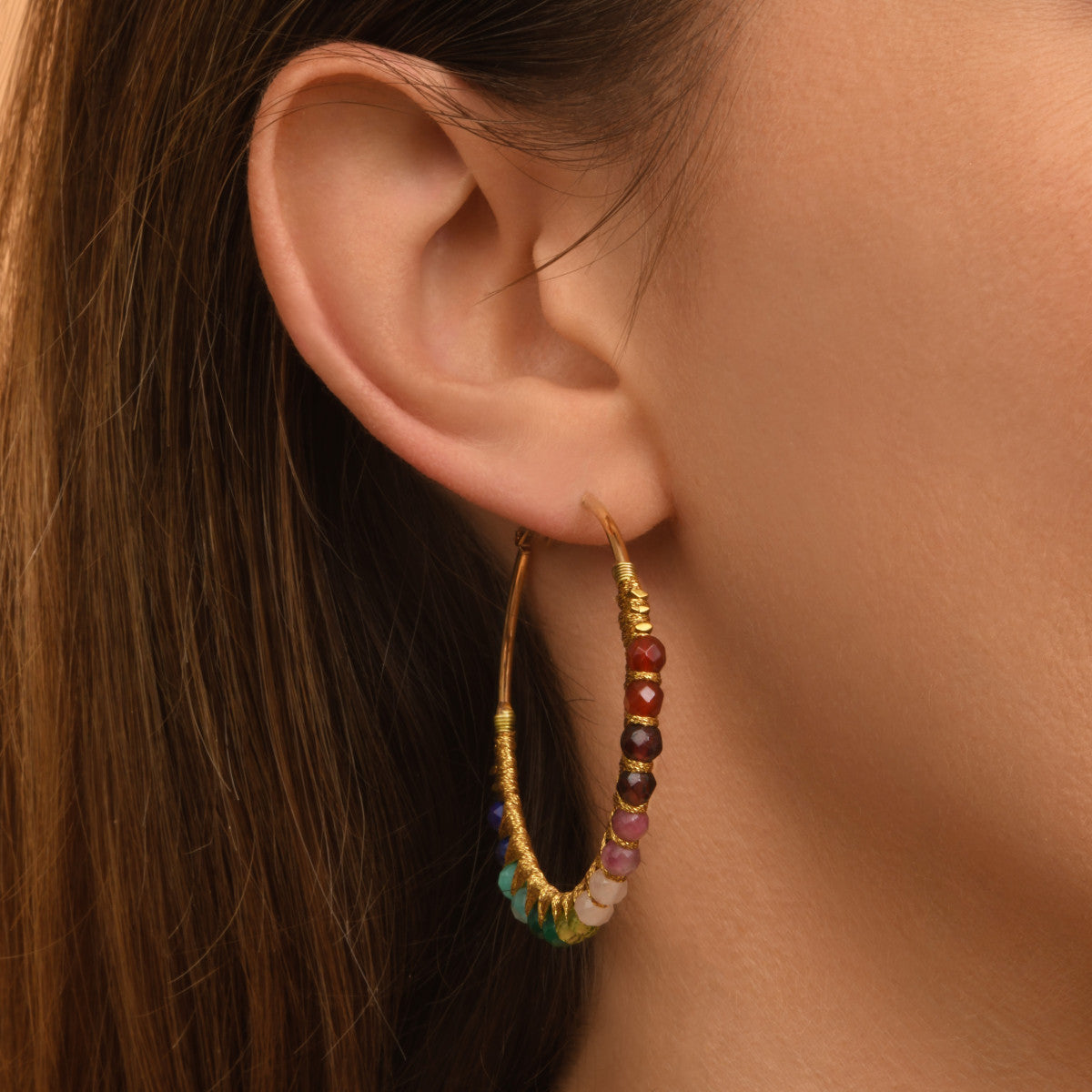Boucles d'oreilles créoles Panarea tissées de pierres dures - multicolore Multi