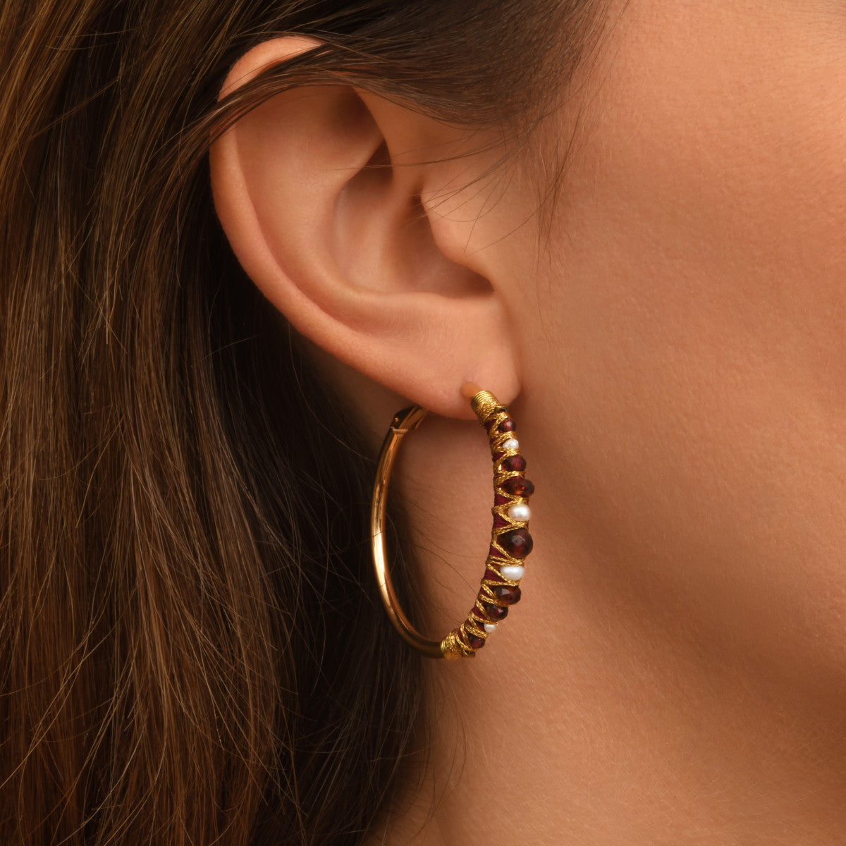 Boucles d'oreilles créoles Salina perles et pierres de couleur - rouge Grenat