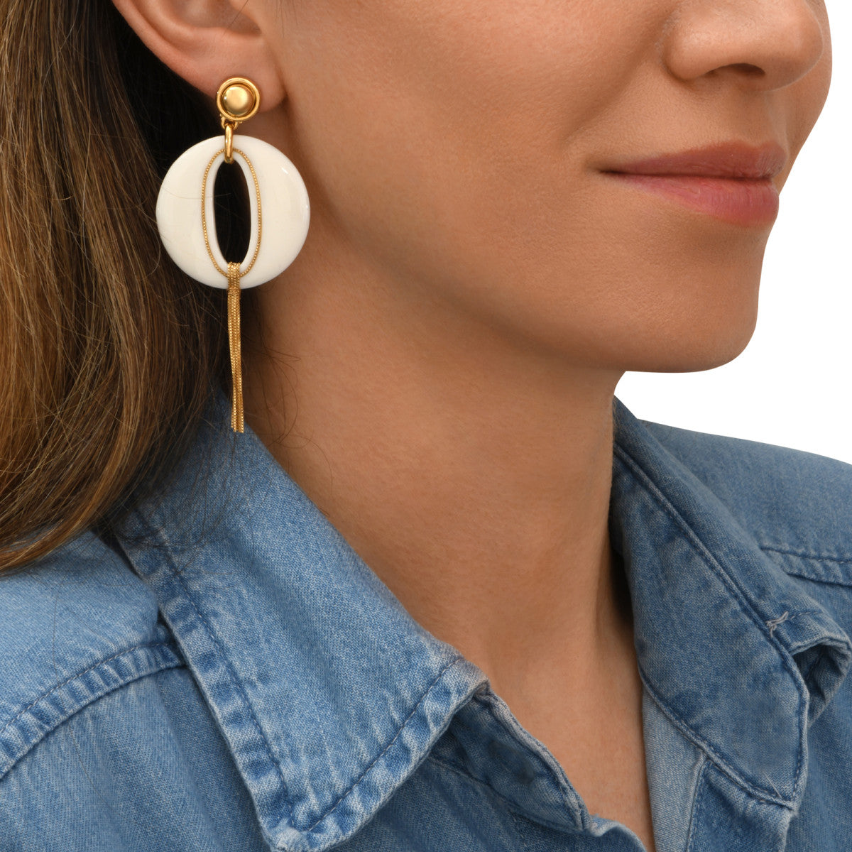 Boucles d'oreilles tiges percées longues Masseria en résine pompon doré - blanc Blanc