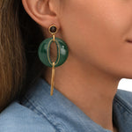 Boucles d'oreilles tiges percées longues Masseria en résine pompon doré - vert Emeraude