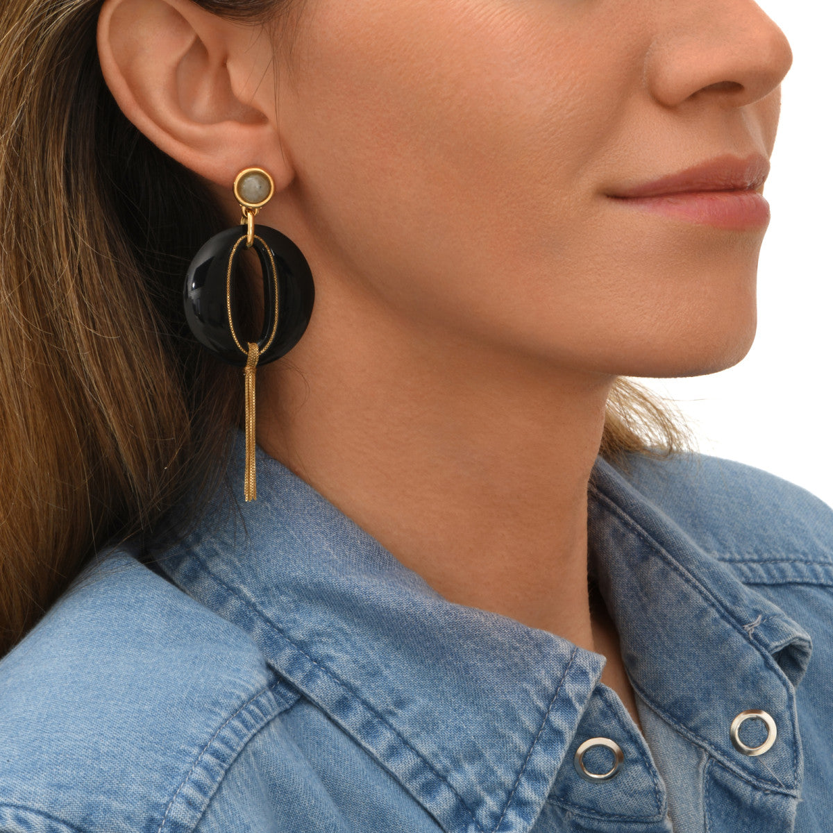 Boucles d'oreilles tiges percées longues Masseria en résine pompon doré - noir Noir