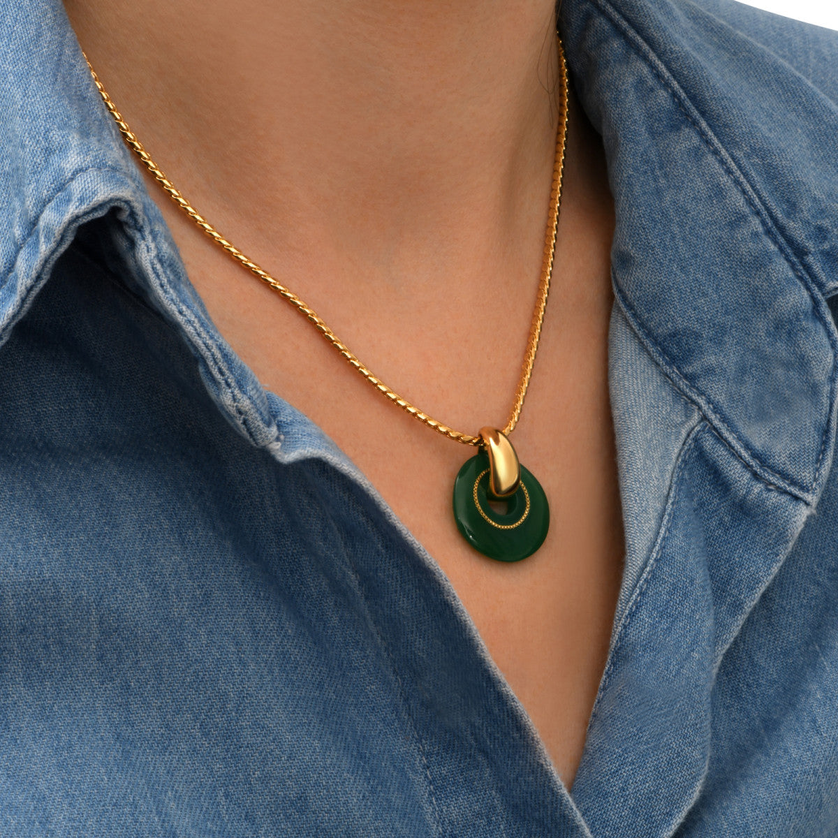 Collier pendentif réglable Masseria en métal doré et résine - vert Emeraude