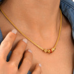 Collier Alicudi en métal doré à l'or fin et anneau émaillé - rouge Rouge