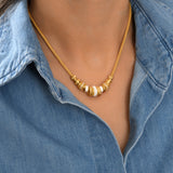 Collier Alicudi en métal doré à l'or fin, perles de verre, perles du Japon et émail - blanc Blanc