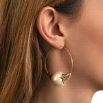 Grandes boucles d'oreilles créoles Lucy en métal doré et perles de coton - blanc Blanc