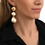 Boucles d'oreilles dormeuses pendantes Lucy perles de coton et métal doré - blanc Blanc