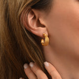 Petites boucles d'oreilles créoles Tess en métal doré à l'or fin Dore