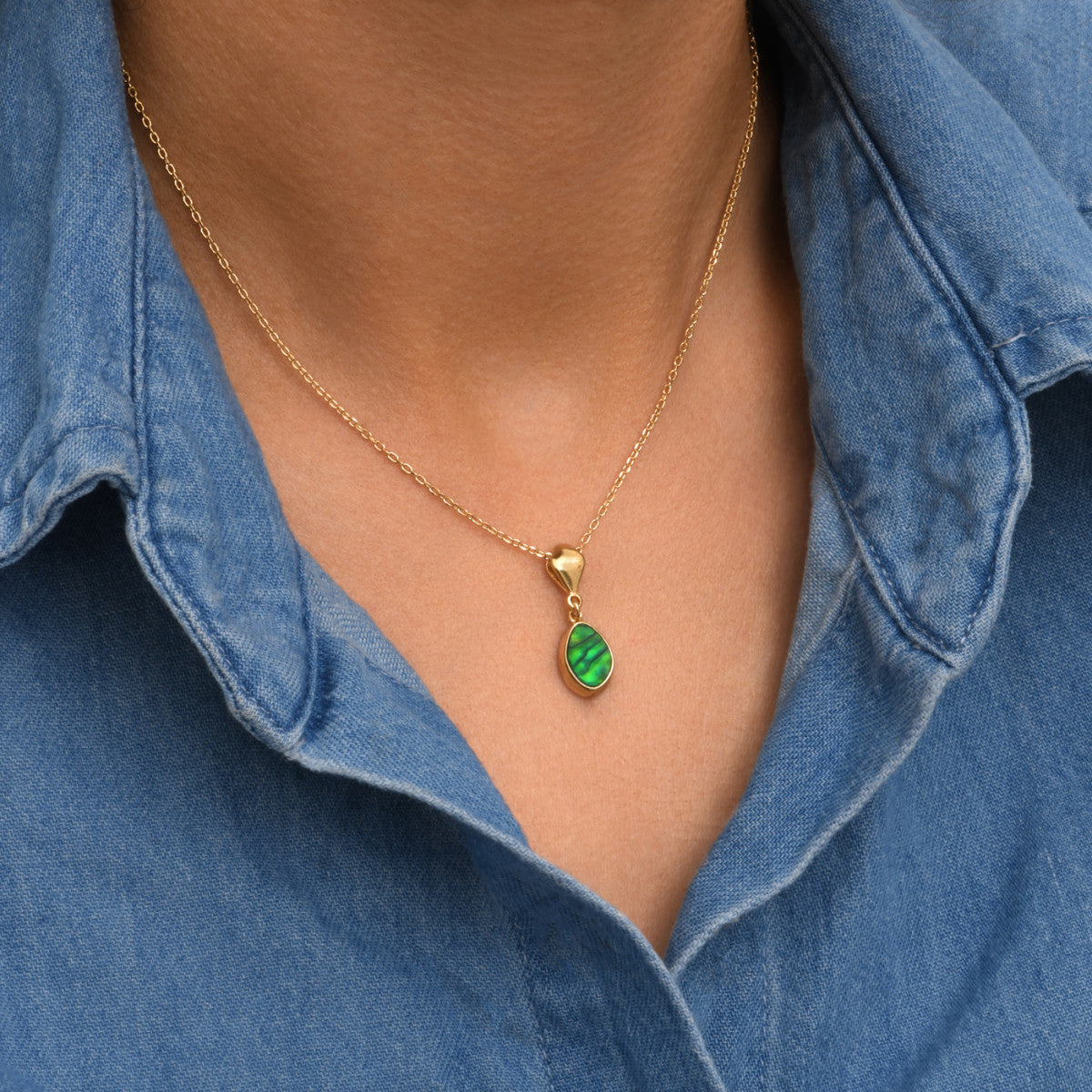 Collier pendentif Lhassa en métal doré et nacre paua - vert Nacre vert