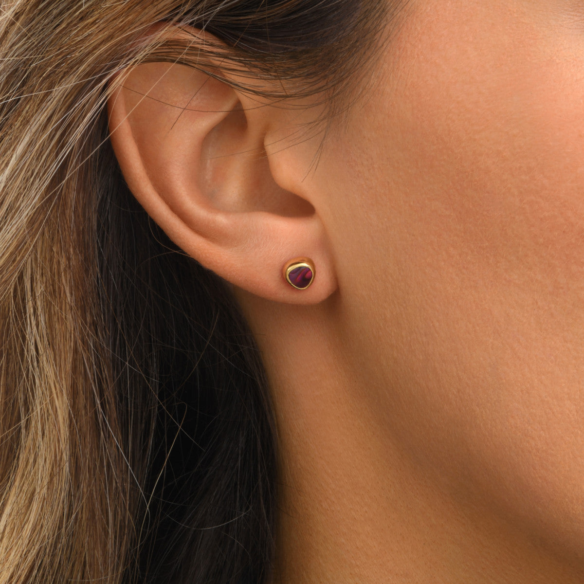 Boucles d'oreilles percées Lhassa en métal doré et nacre - rouge Nacre vert