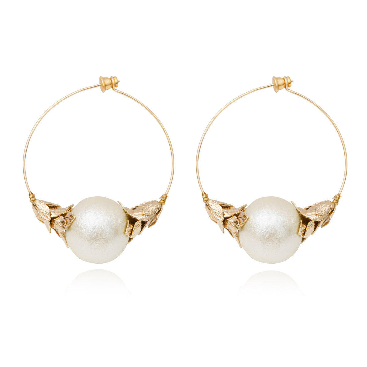 Boucles d'oreilles créoles Lucy en métal doré et perles de coton - blanc Blanc