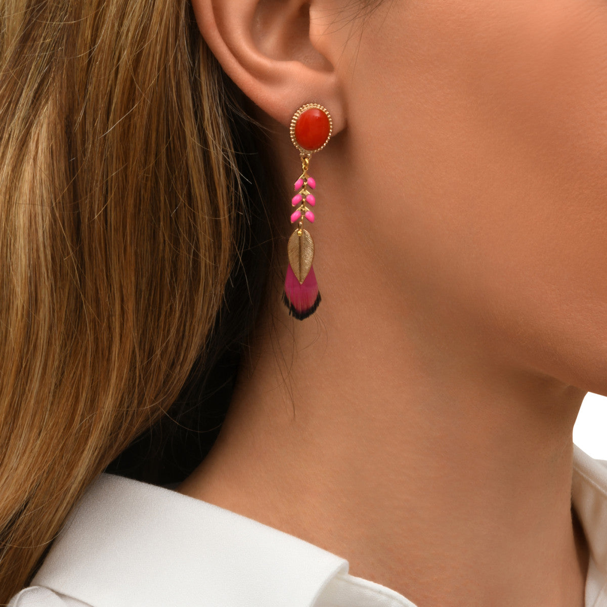 Boucles d'oreilles longues percées Alizia plumes et métal doré - fuchsia Rose rouge