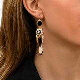 Boucles d'oreilles dormeuses longues Alizia plumes et soie - noir Noir blanc