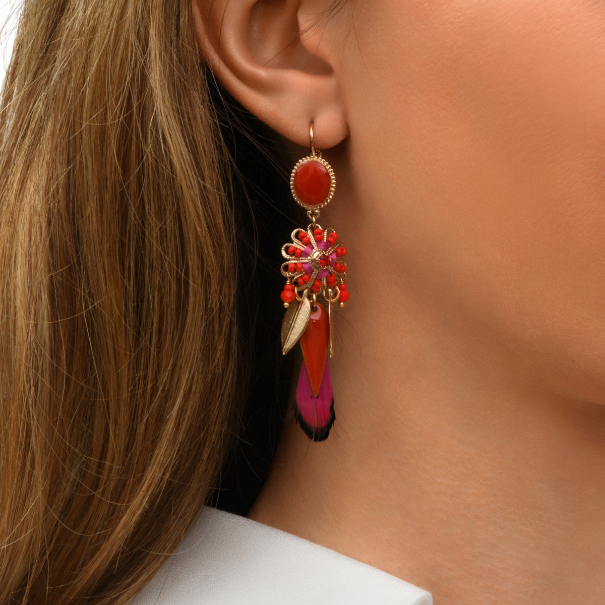 Boucles d'oreilles dormeuses longues Alizia plumes et soie - fuchsia Rose rouge