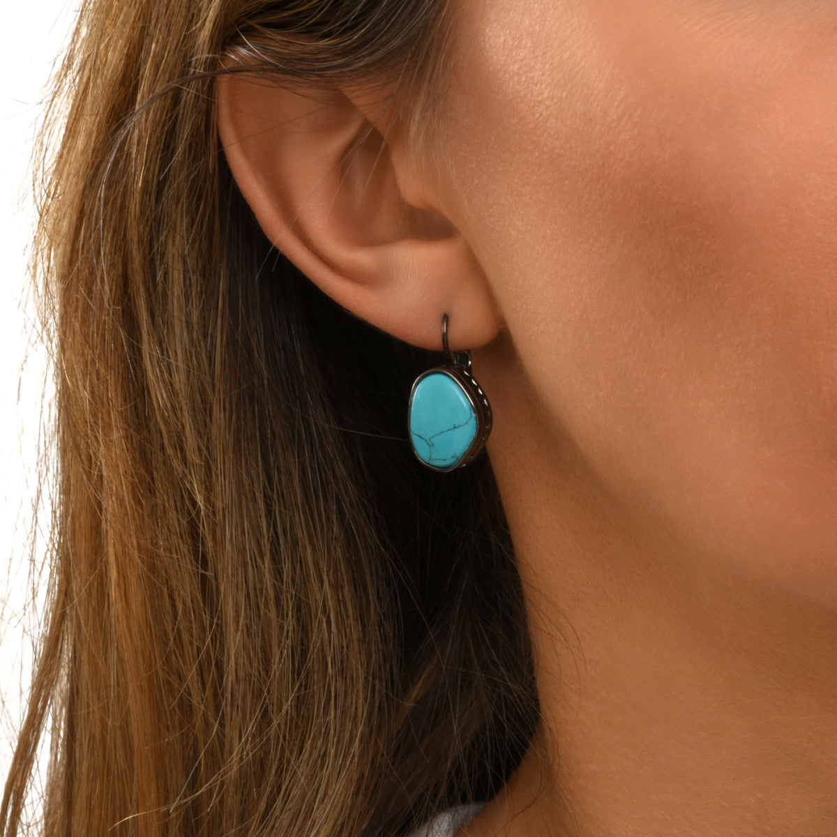 Boucles d'oreilles dormeuses Noto en métal ruthénium et turquoise composite - bleu Ruthenium turquoise