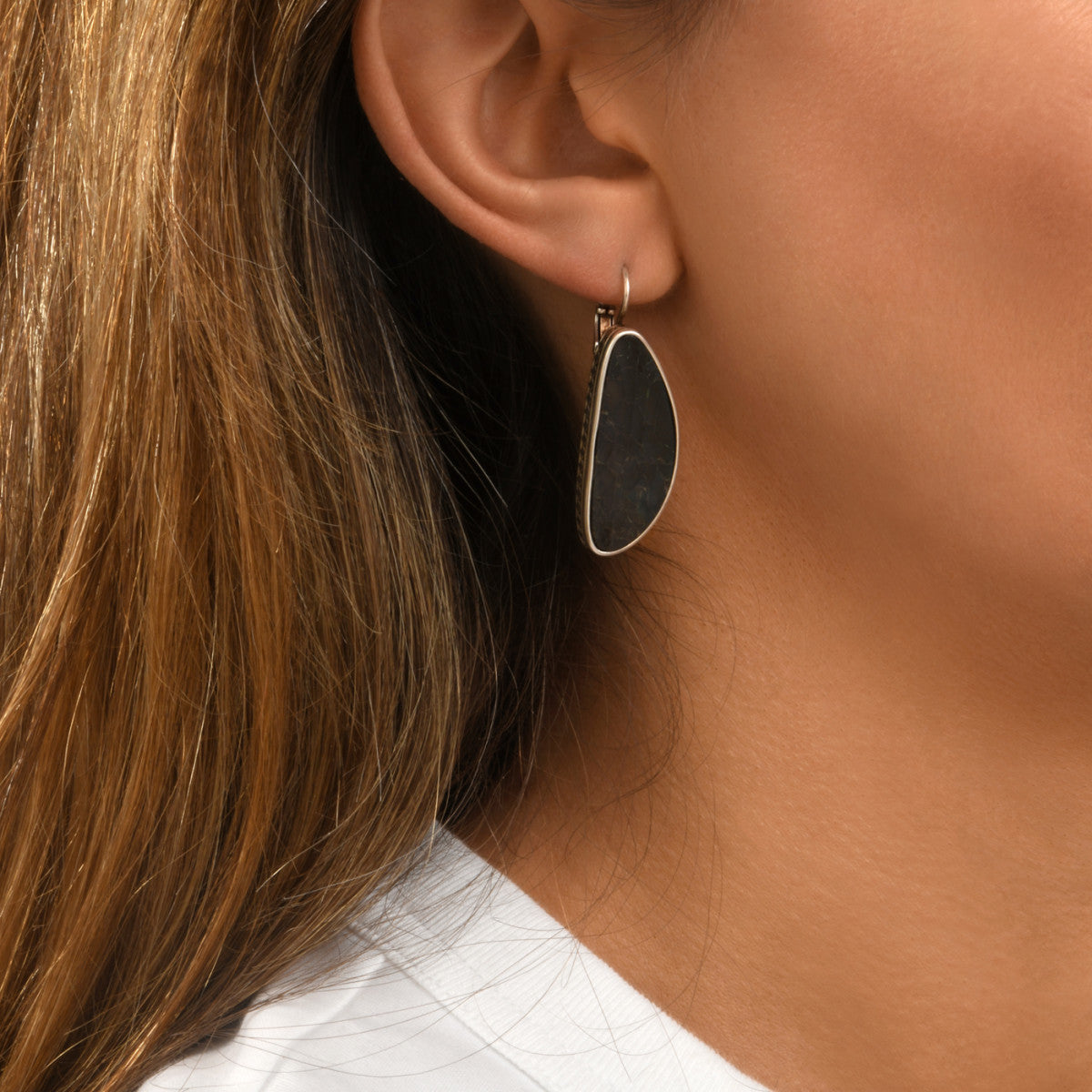 Boucles d'oreilles dormeuses Noto en nacre et métal argenté - noir Argent noir