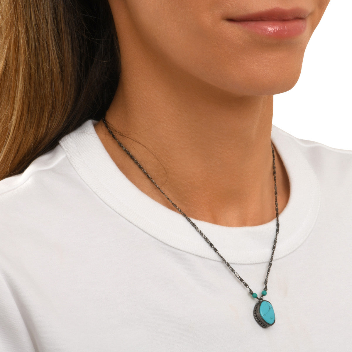 Collier pendentif Noto en métal ruthénium et turquoise composite - bleu Ruthenium turquoise