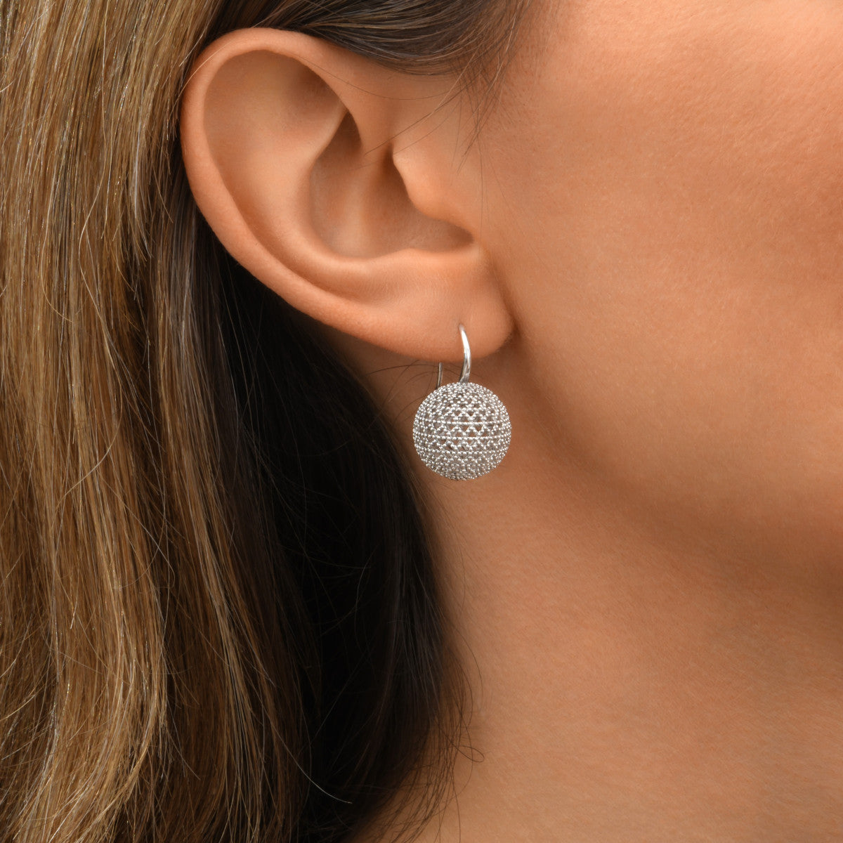 Boucles d'oreilles dormeuses Betty en métal argenté ciselé - argenté Argent