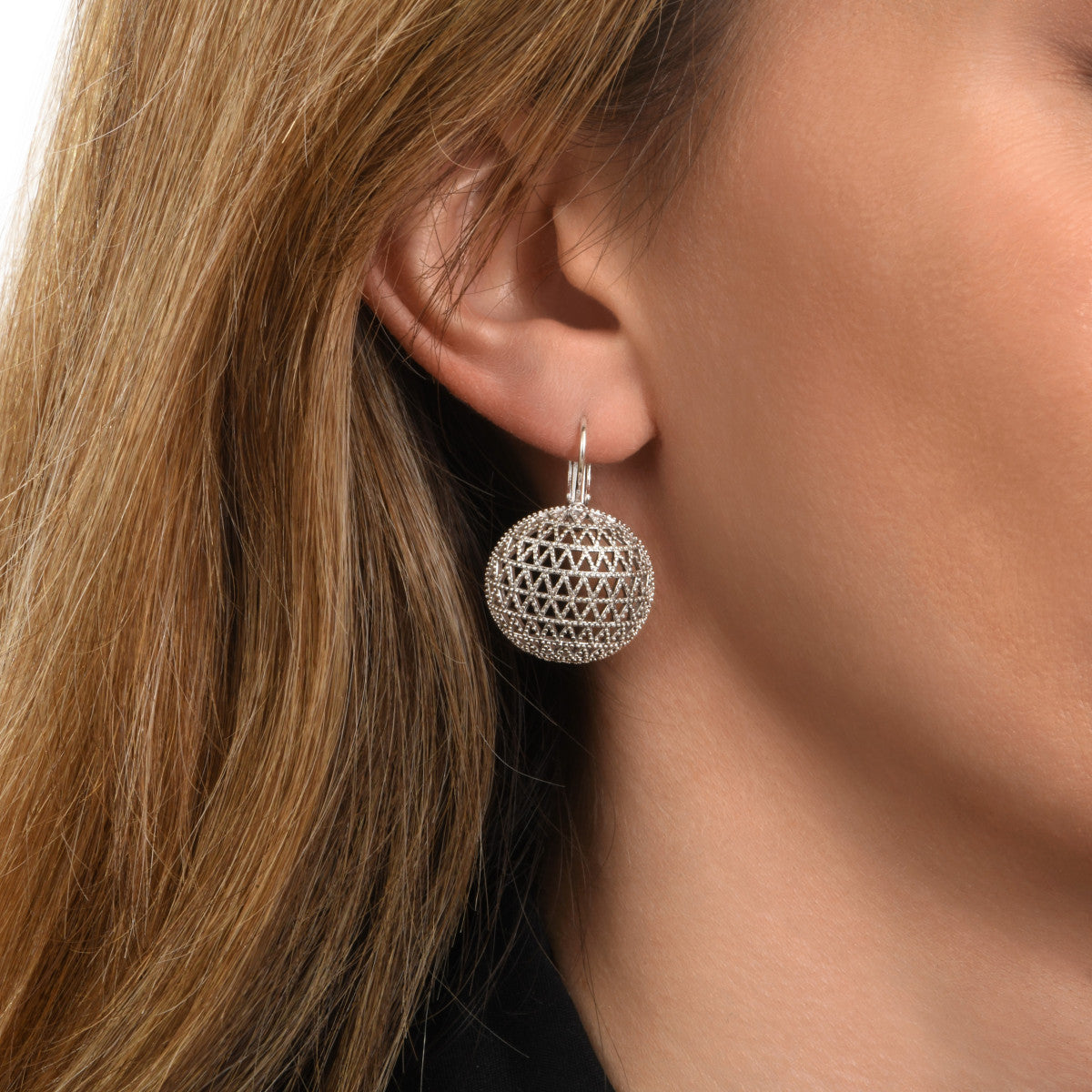 Boucles d'oreilles dormeuses rondes Betty en métal argenté ciselé - argenté Argent