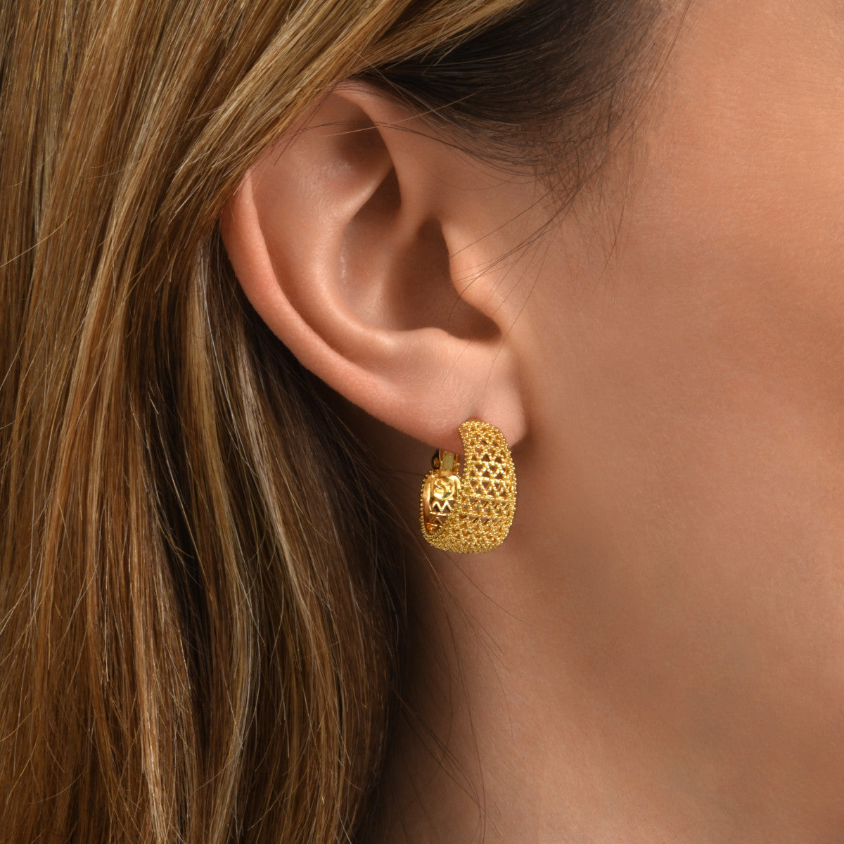 Petites boucles d'oreilles créoles Betty en métal doré ciselé - doré Dore