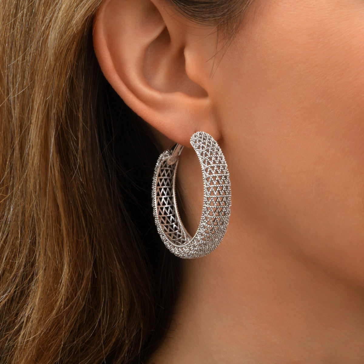 Grandes boucles d'oreilles créoles Betty en métal argenté ciselé - argenté Argent