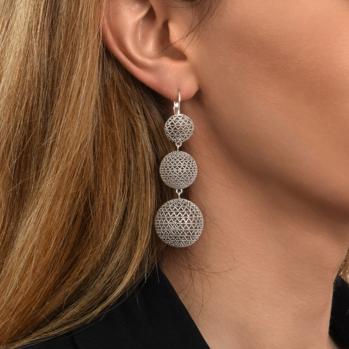 Boucles d'oreilles longues dormeuses Betty en métal argenté ciselé - argenté Argent