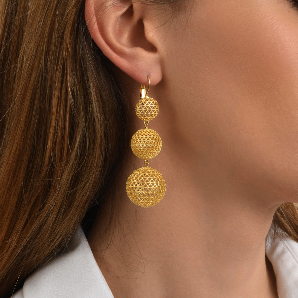 Boucles d'oreilles longues dormeuses Betty en métal doré ciselé - doré Dore