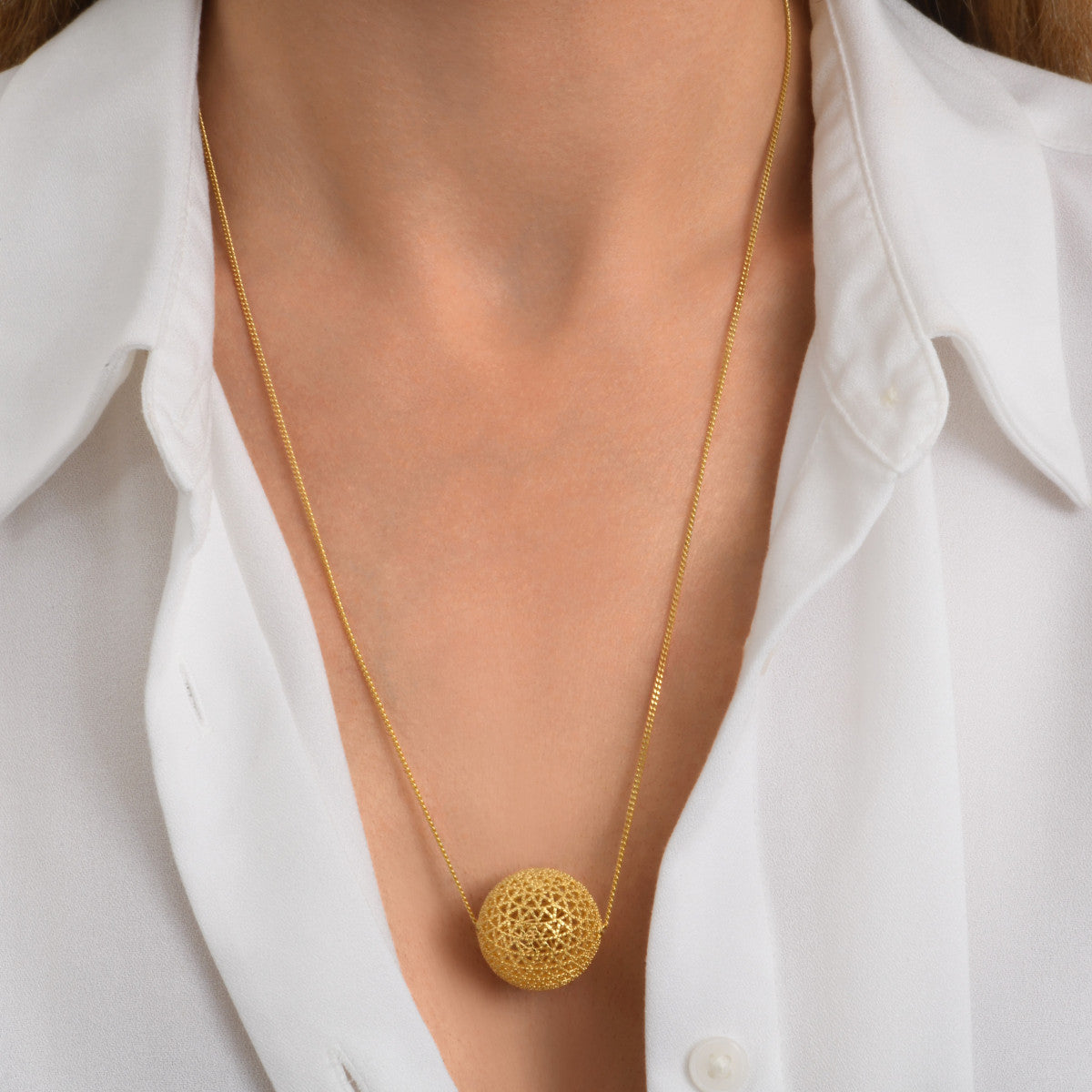 Collier fin à large pendentif Betty en métal doré à l'or fin - doré Dore