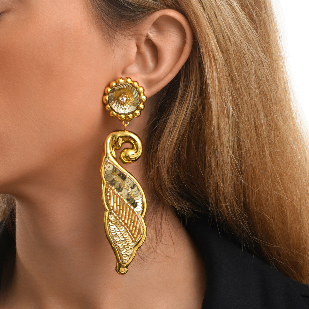 Boucles d'oreilles clips longues Angèle résine métallisée et sequins - doré Dore