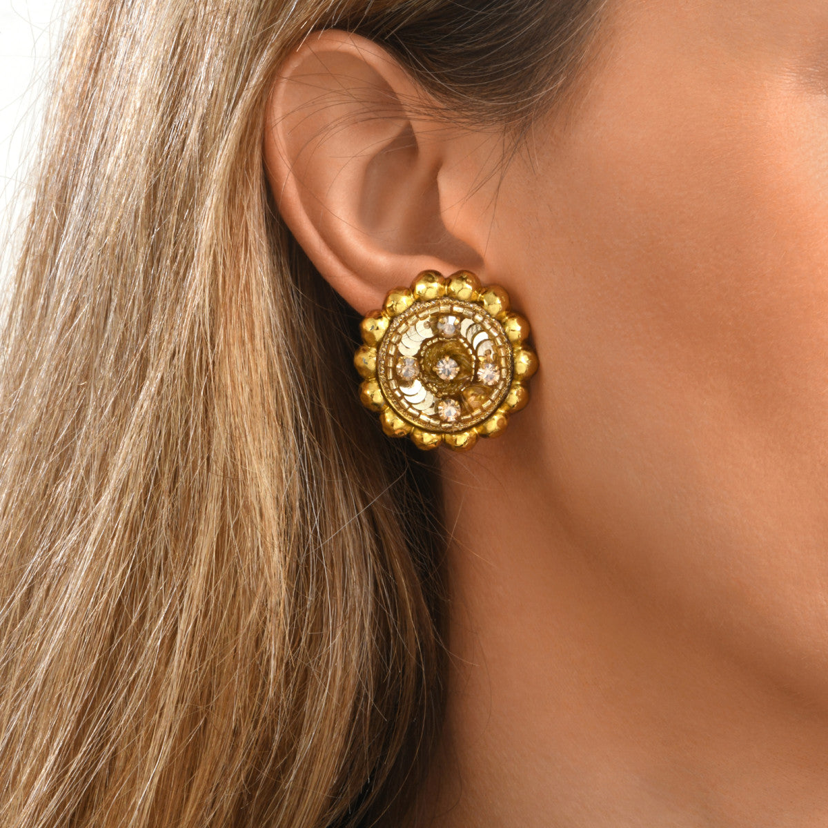 Boucles d'oreilles clips rondes Angèle en résine métallisée et sequins - doré Dore