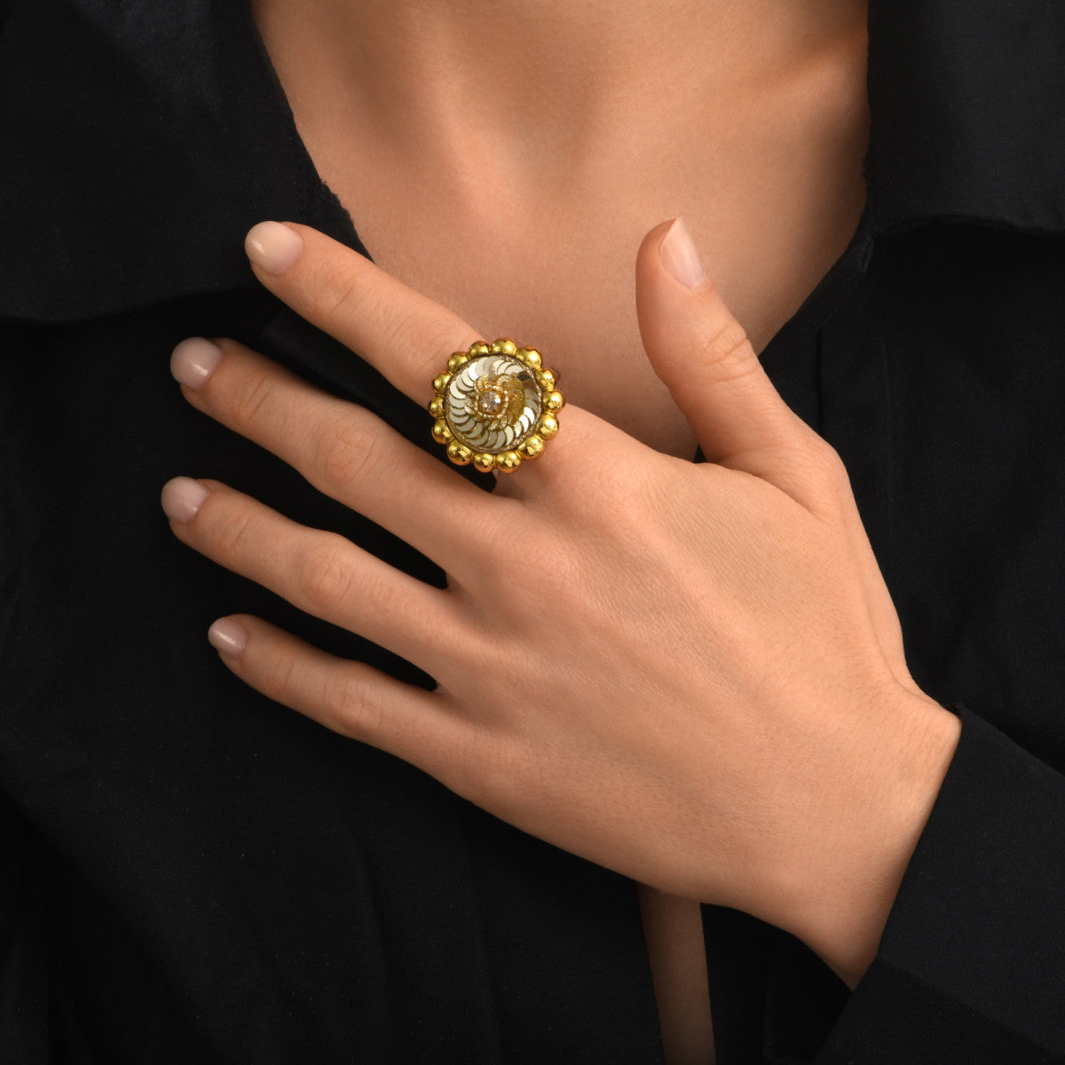 Bague ronde Angèle en résine métallisée et sequins taille M - doré Dore