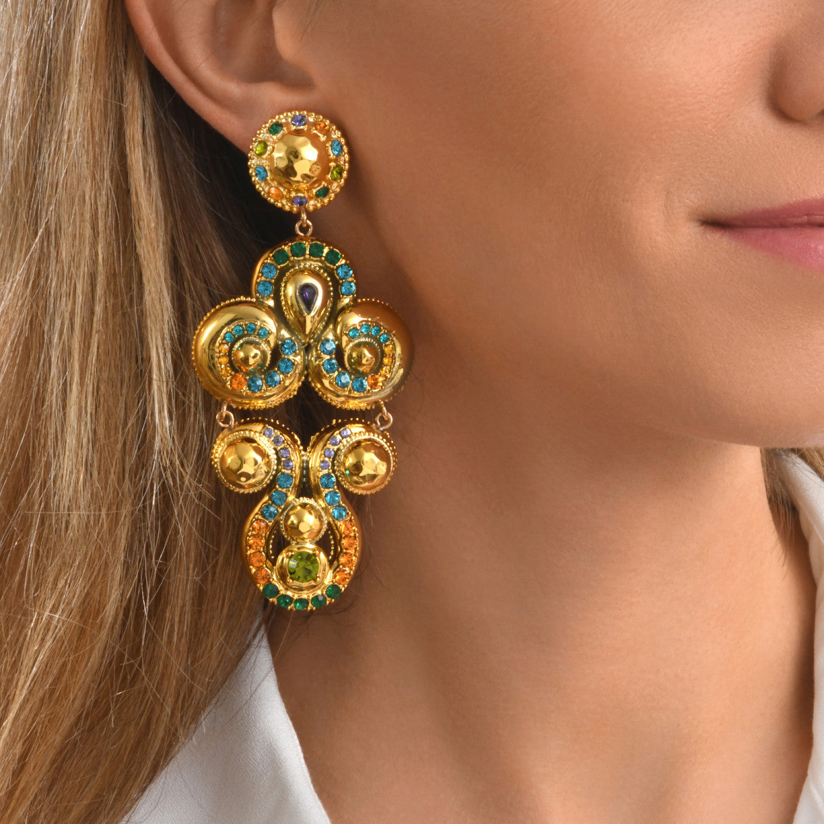 Boucles d'oreilles clips Gloria en résine métallisée dorée et cristaux - vert Bleu vert