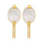 Boucles d'oreilles tige Ashanti en nacre ovale, métal et chaînes - blanc Nacre