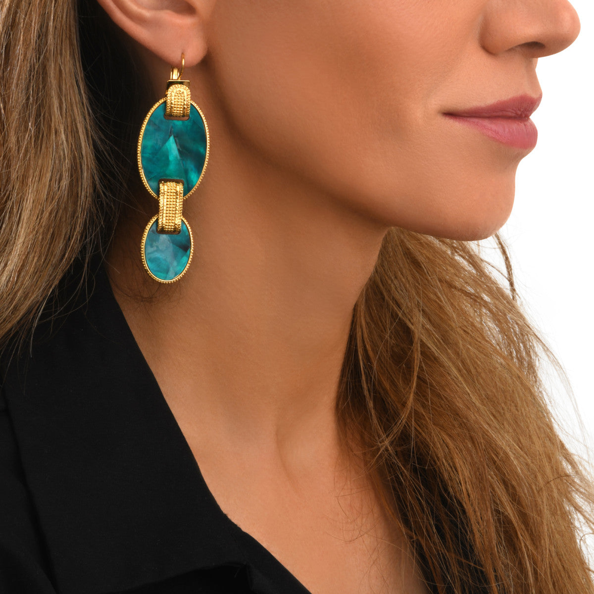 Boucles d'oreilles dormeuses Ashanti en nacre ovale et métal - turquoise vert Turquoise vert