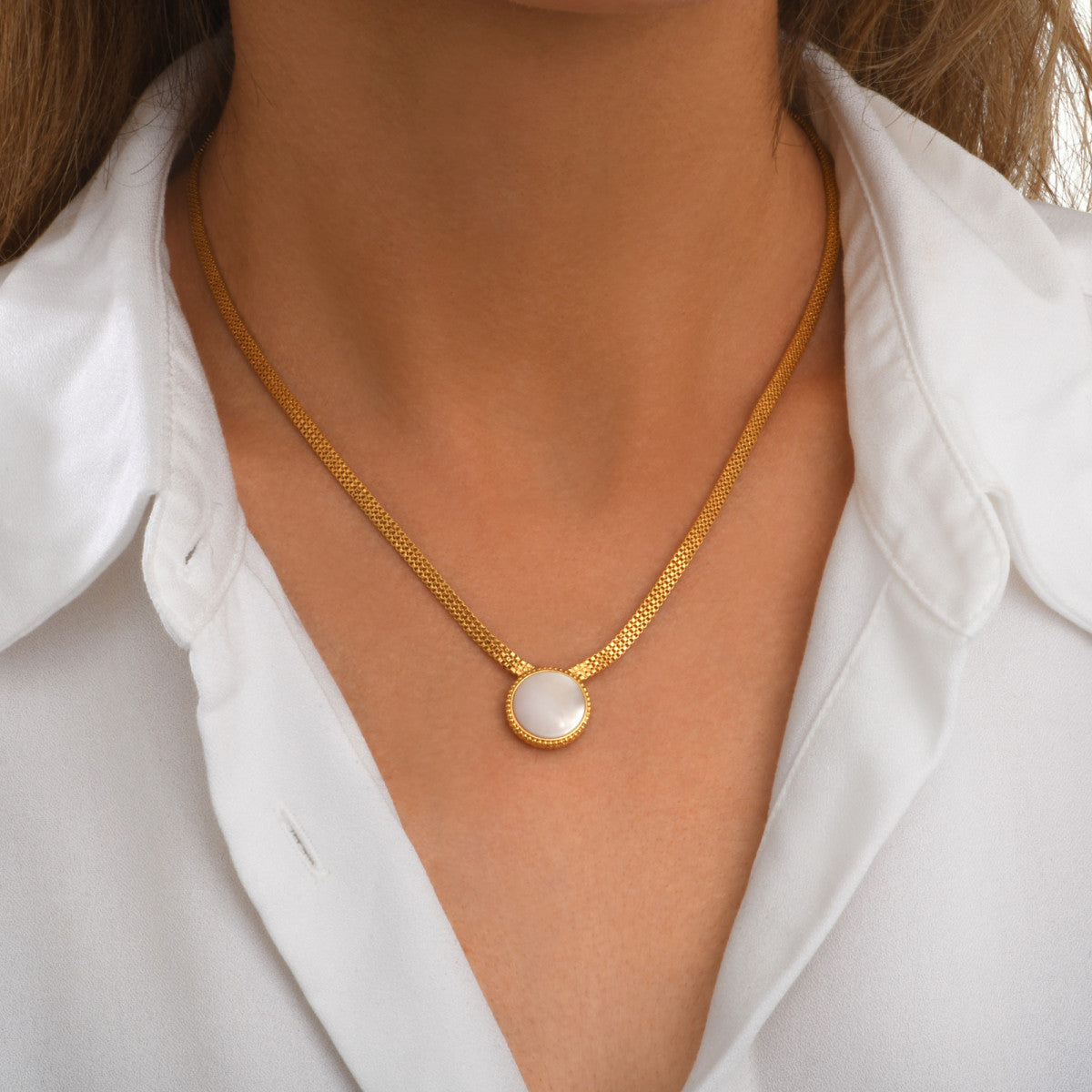 Collier Ashanti en chaîne plate et nacre ronde - blanc Nacre