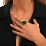 Bague ajustable large Bysance en métal doré et cabochon triangulaire - vert Vert