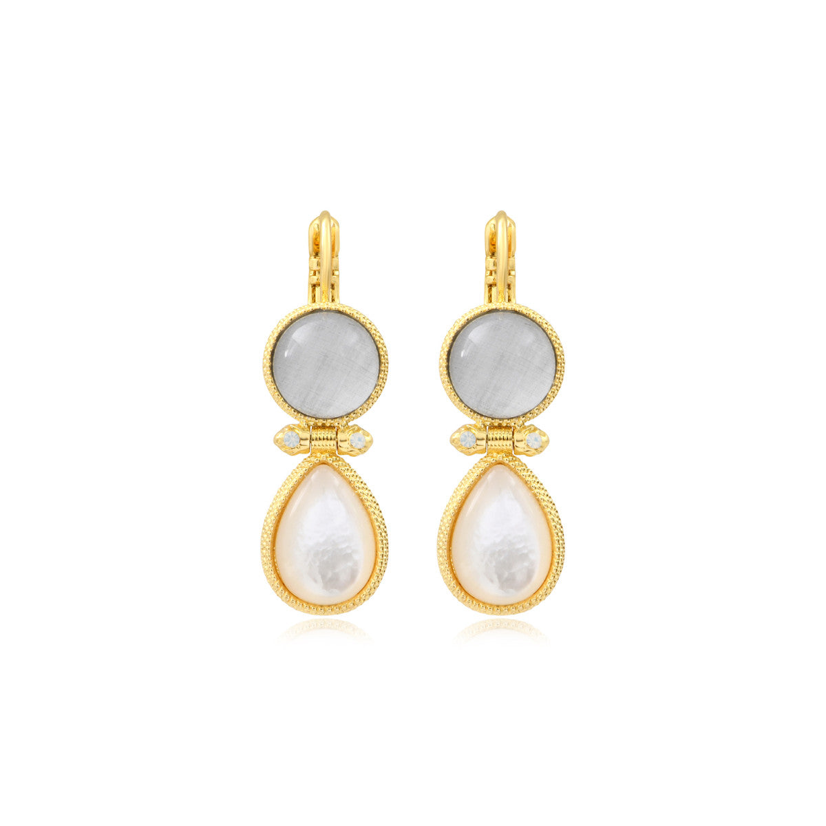 Boucles d'oreilles dormeuses Océane en métal doré, acrylique et nacre - blanc Blanc