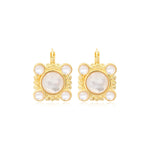 Boucles d'oreilles dormeuses Océane en métal doré et nacre, motif coquillage - blanc Blanc