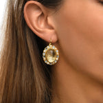 Boucles d'oreilles dormeuses ovales Océane en métal doré, cabochon et strass - blanc Blanc