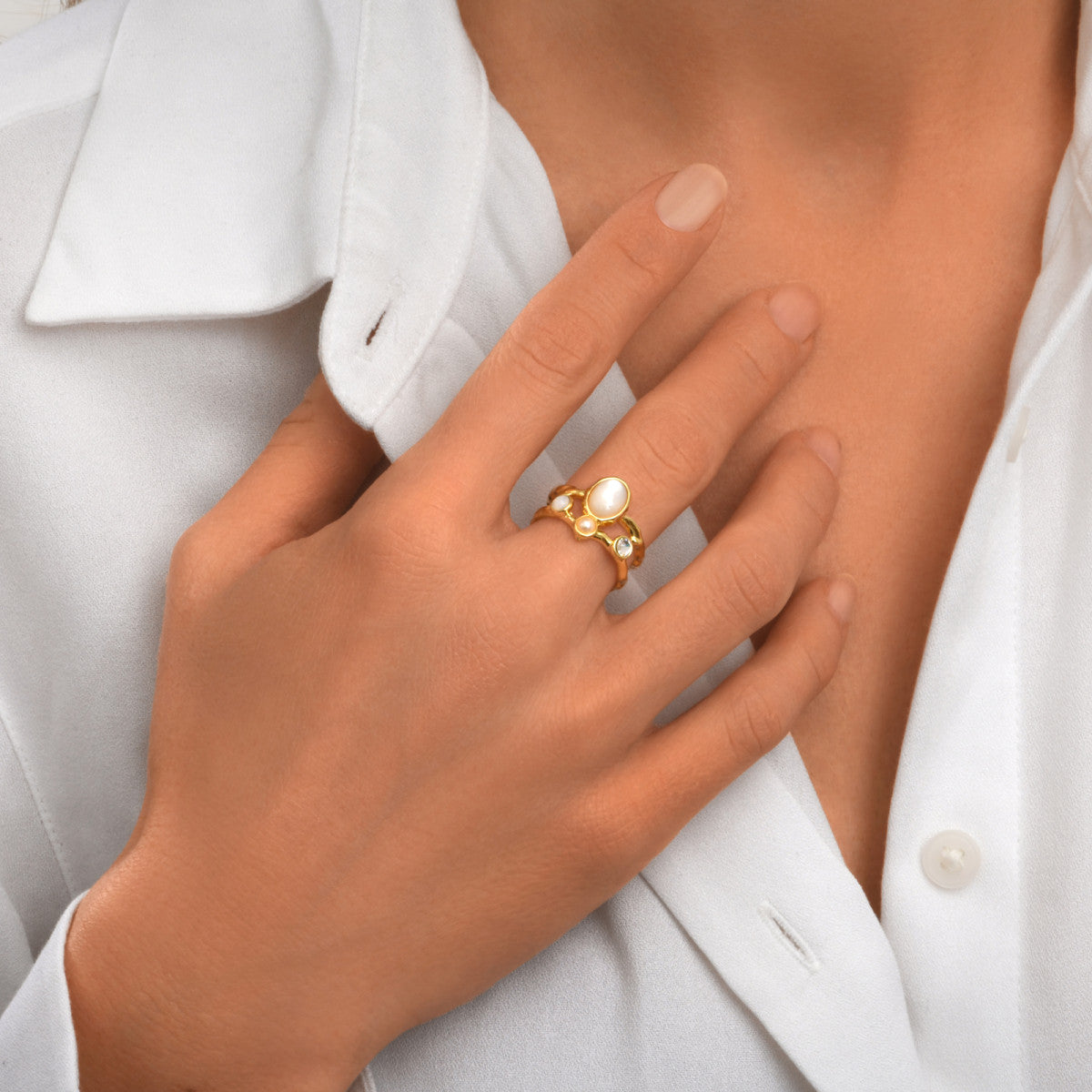 Bague Océane dorée ajustable taille M, cabochon blanc et strass- blanc Blanc