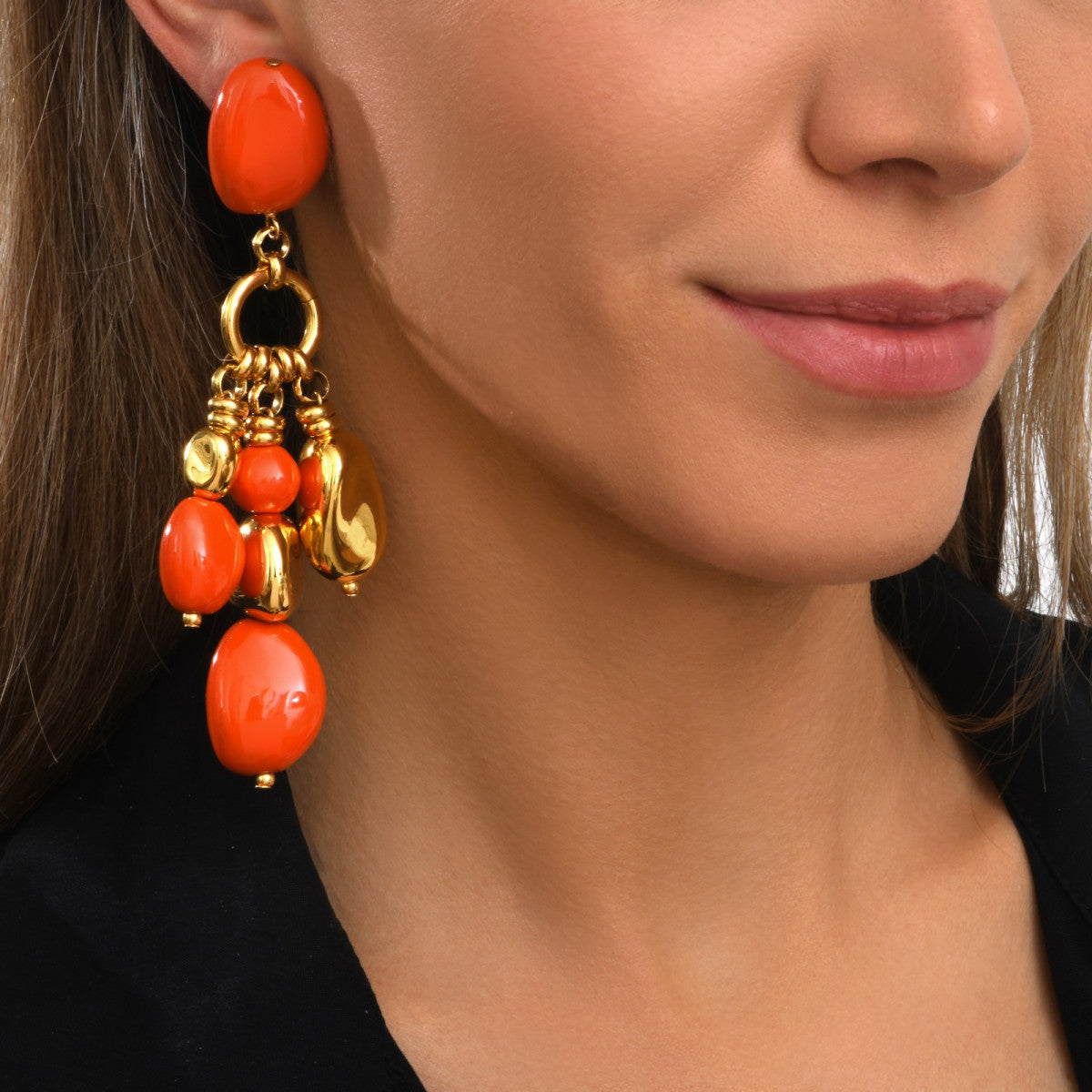 Boucles d'oreilles clip Loulou en résine métallisée orangée et dorée, composition multiple - orange Orange or