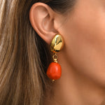 Boucles d'oreilles clip Loulou dorées avec pendentif orangé en résine métallisée - orange Orange or