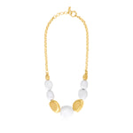 Collier Loulou à chaîne dorée et cailloux en résine métallisée blanche et dorée - blanc Or blanc