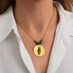 Collier pendentif Dakota en métal doré martelé et pierres de couleur - vert Vert