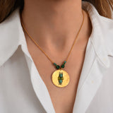 Collier pendentif Dakota en métal doré martelé et pierres de couleur - vert Vert