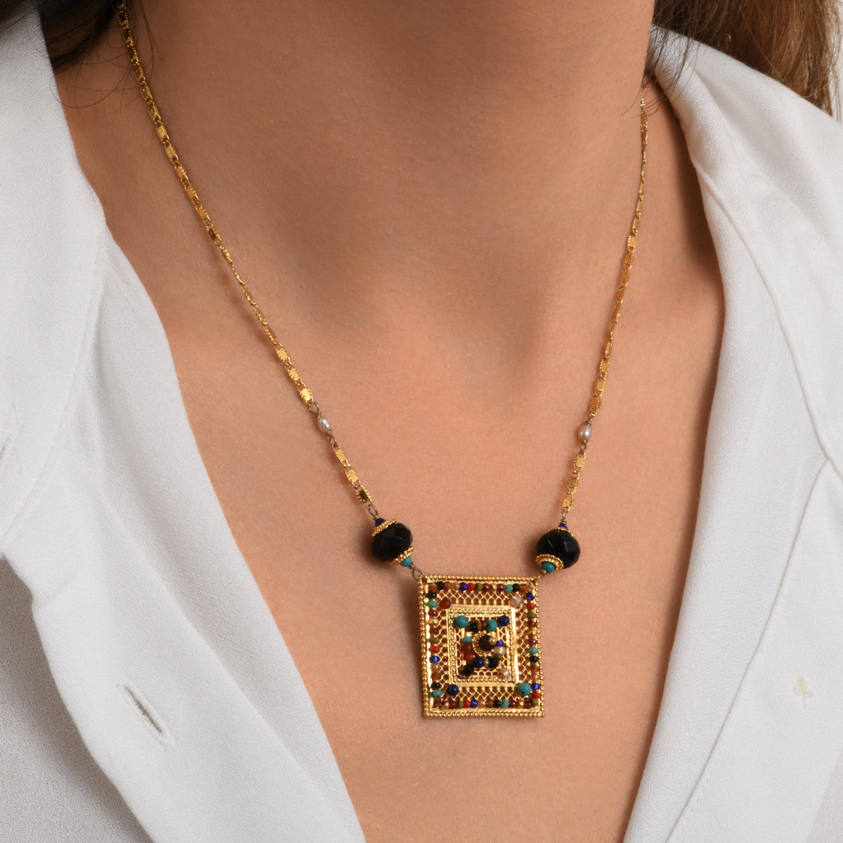 Collier pendentif réglable Persane en métal doré et pierres gemmes - multicolore Multi