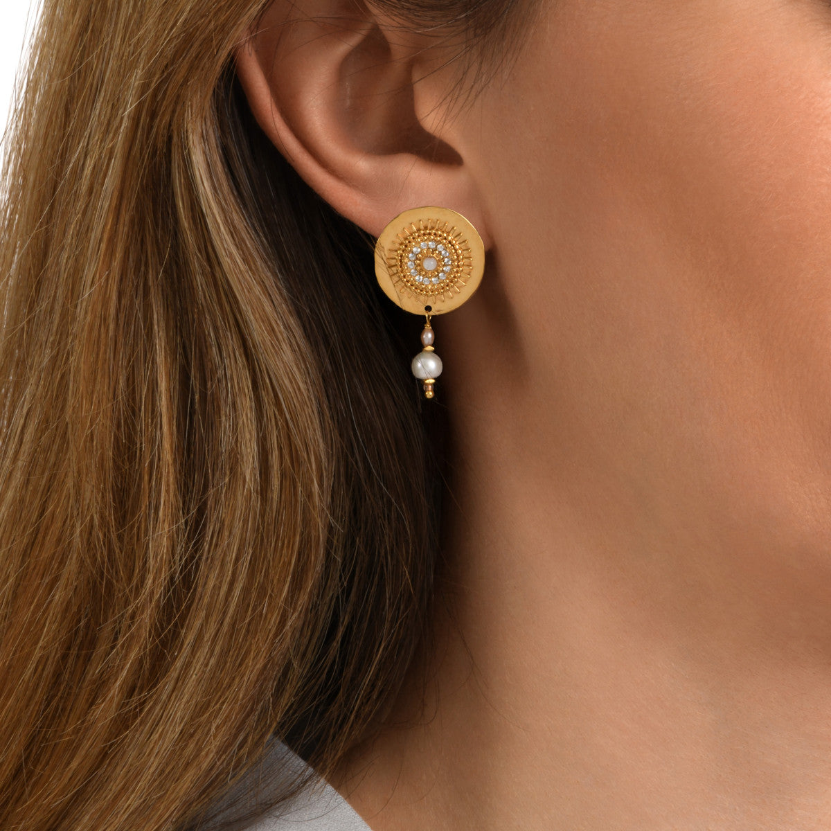 Boucles d'oreilles clips Dakota en métal doré et nacre - blanc Perle de riviere