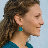Boucles d'oreilles dormeuses carrées Ashanti – turquoise et vert