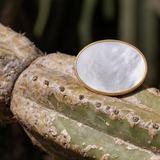 Broche ovale Ashanti – blanche
