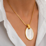 Ashanti oval mother-of-pearl pendant necklace – white